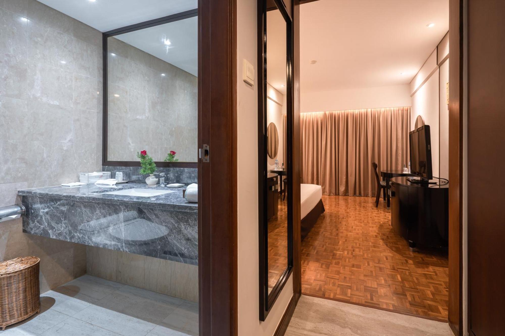 Deluxe Double or Twin Room Benefit