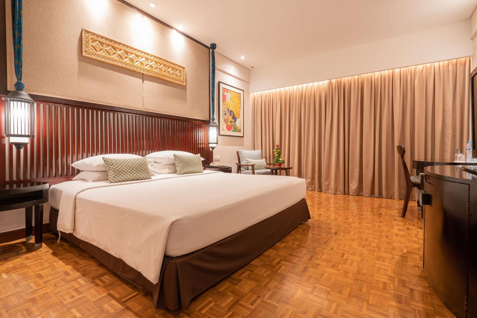 Two Units of Deluxe Double or Twin Rooms Benefit